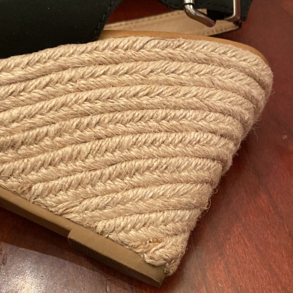 🦊 DV black wedge. Dress up any outfit. - Picture 6 of 6